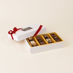 KARDINAL CHOKOLADE - MELLEM GAVESKE DESSERTCHOKOLADER - ca. 150 g.