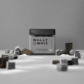 WALLY & WHIZ - LAKRIDS MED SALMIAK, 140 G.