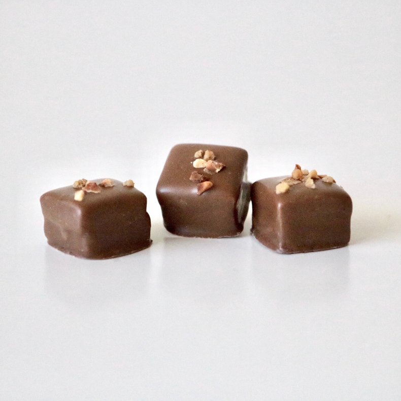 NOUGAT/MARCIPAN KROKANT 8 DESSERTSTYKKER - KARDINAL CHOKOLADE